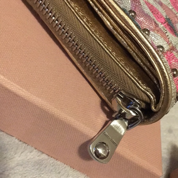 ⭐️2X⭐️❤️HOST💋PICK❤️Authentic MIU MIU Wallet - Picture 8 of 8